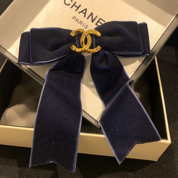CHANEL Accessories - Chanel Velvet Ribbon Bow Hair Clip Featuring Gold Tone CC Logo